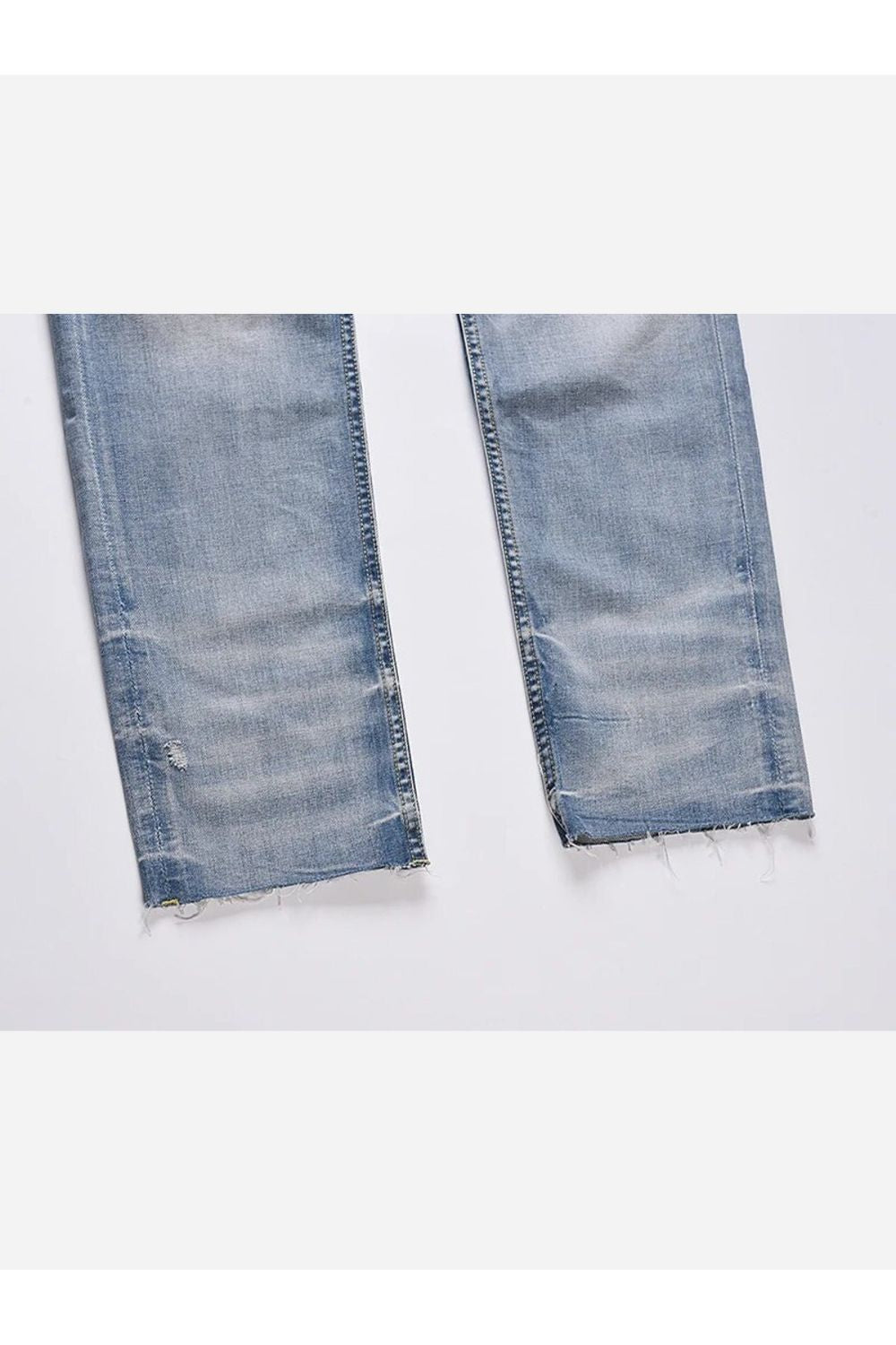 Jeans con design strappato