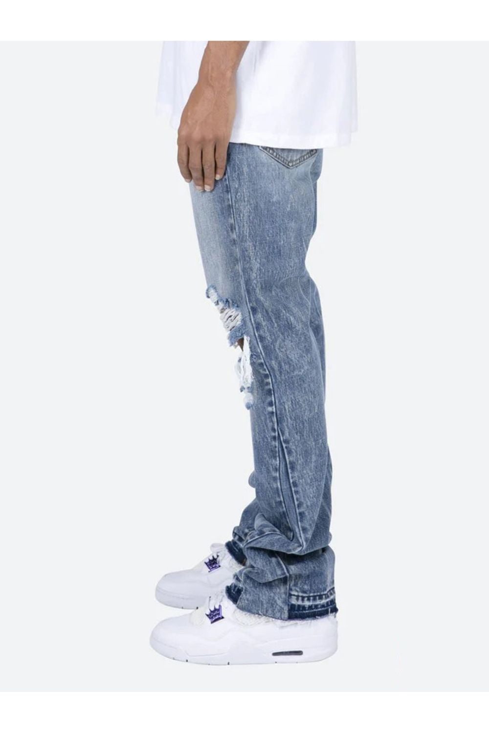 Jeans flare con design strappato
