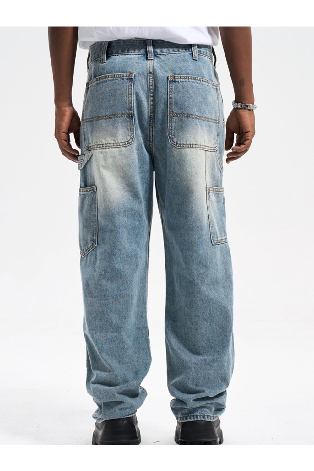 Jeans con patch dal design flare