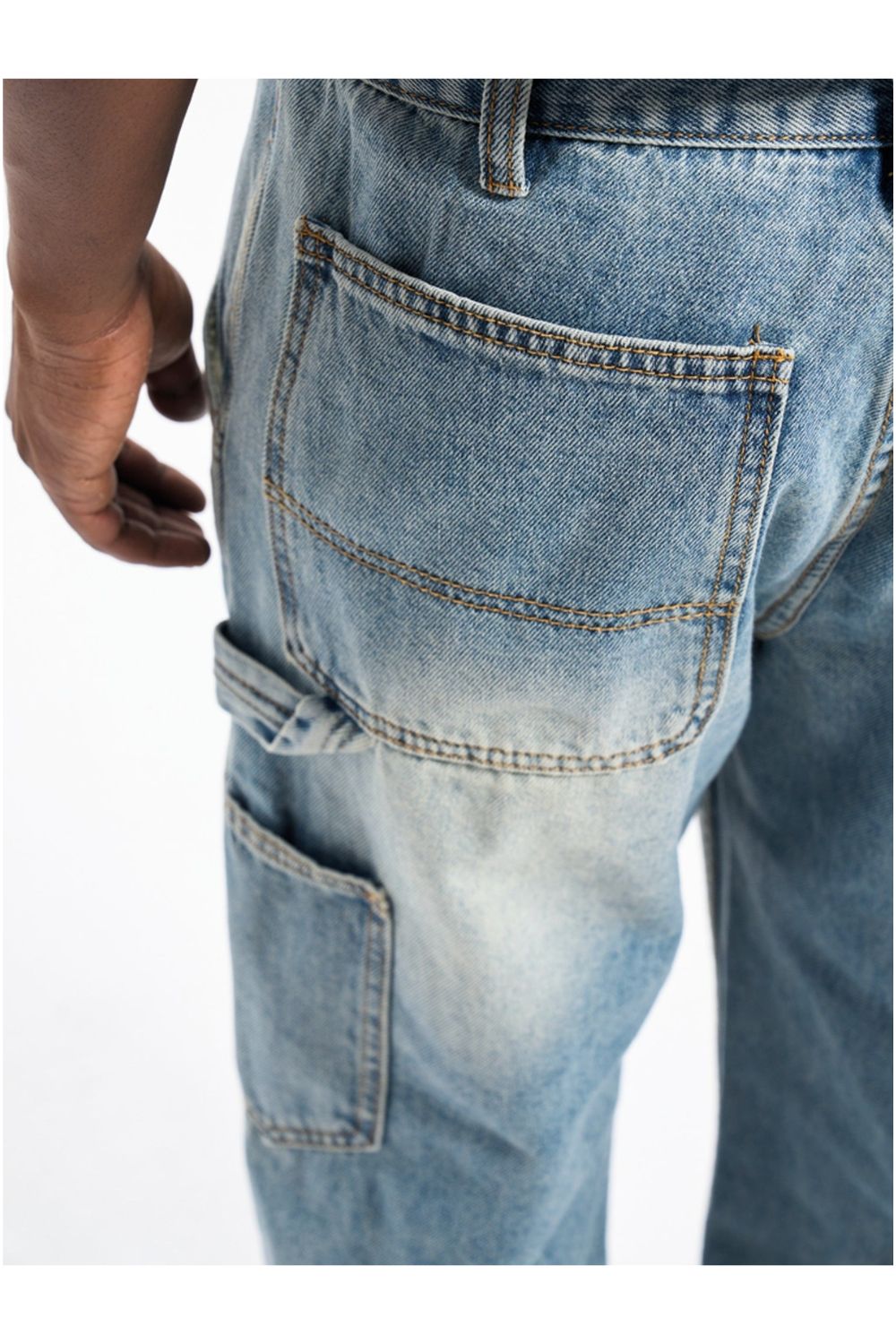 Jeans con patch dal design flare