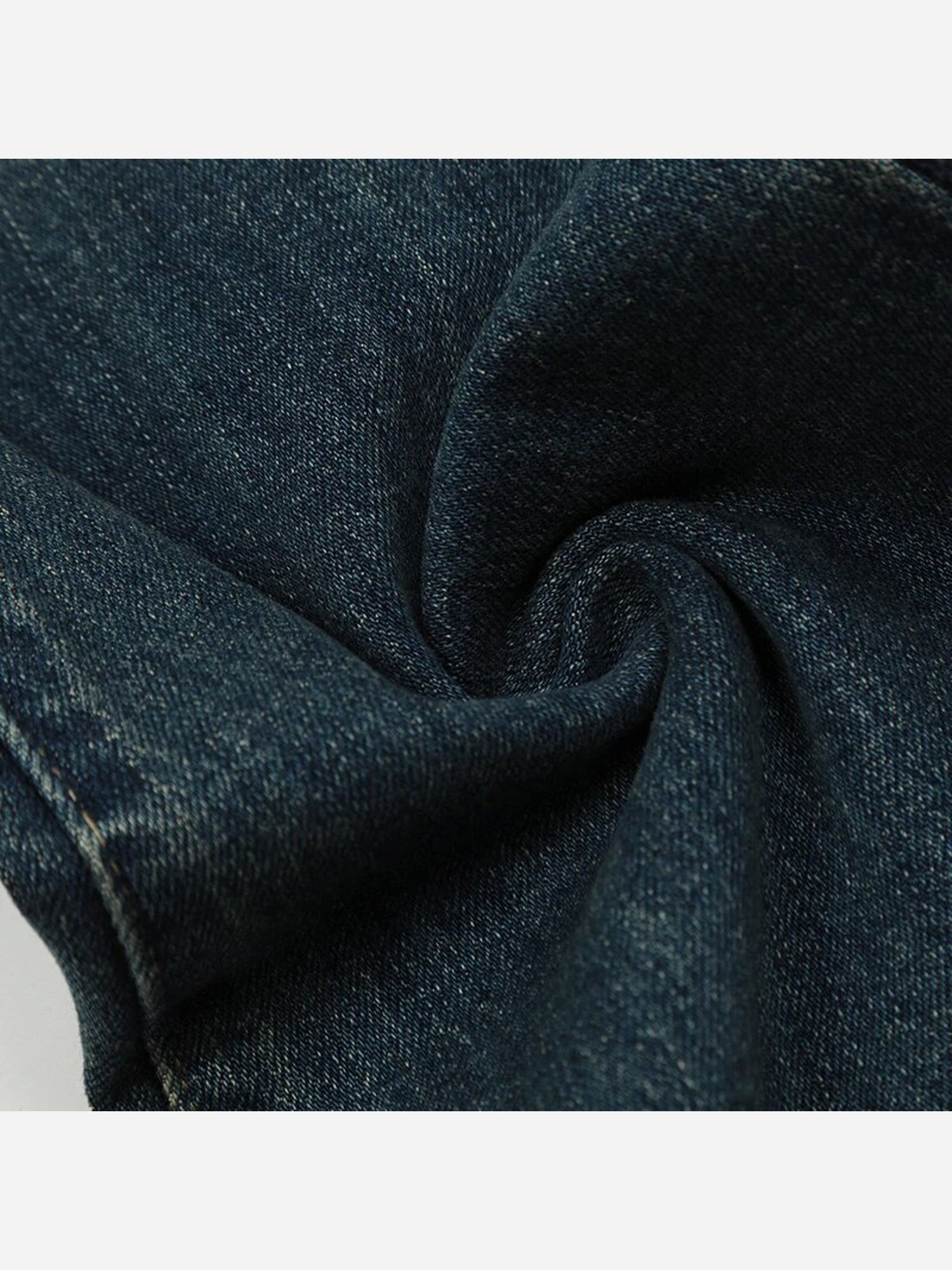 Jeans con design strappato