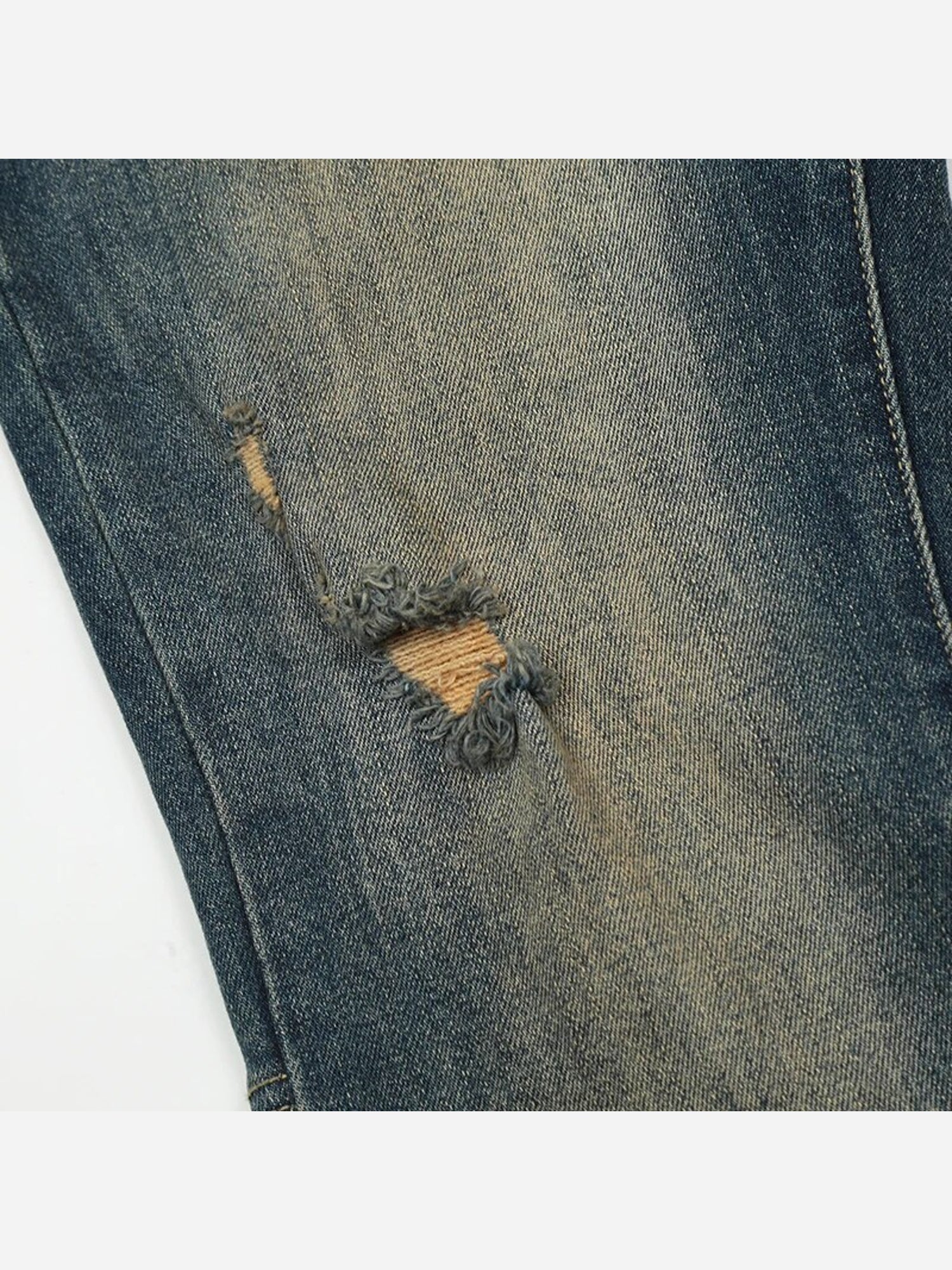Jeans con design strappato